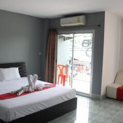 Отель Artha Guesthouse Патонг комната для гостей