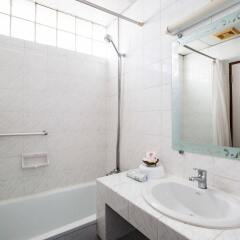 Отель Ruamchitt Travelodge Бангкок ванная фото 2
