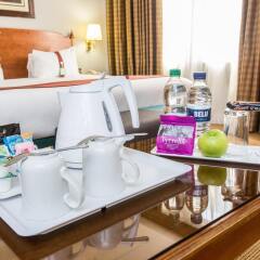 Отель Holiday Inn Mayfair Лондон в номере фото 2