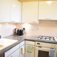 Отель 1 Bedroom Flat With River Views в номере