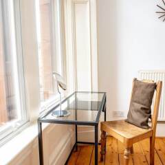 Отель Charming 2-bedroom apt in the Heart of West End Глазго балкон