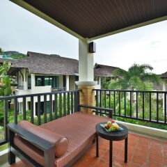 Отель Bhu Nga Thani Resort and Spa балкон