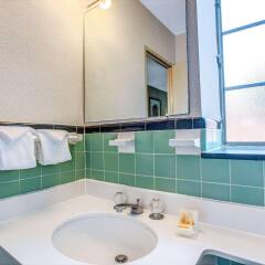 Отель Days Inn Arlington США, Арлингтон - отзывы, цены и фото номеров - забронировать отель Days Inn Arlington онлайн ванная