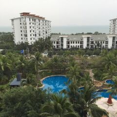 Апартаменты Lezai Lvtu Seaview Holiday Apartment пляж