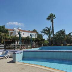 Апартаменты Captain Karas Holiday Apartments бассейн