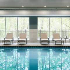 Отель Northwood Inn & Suites Блумингтон бассейн