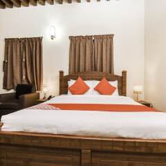 Отель Lumbini Dream Garden Guest House сейф в номере