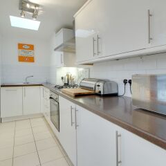 Отель Brighton Getaways - Sunny Cottage в номере
