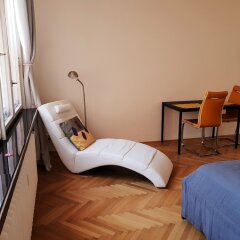 Апартаменты Quiet Courtyard Apartment комната для гостей фото 2