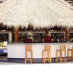 Отель Kamala Beach Resort a Sunprime Resort бассейн