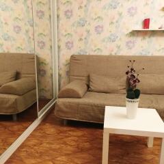 Апартаменты Apartment Hanaka on Bratskaia 15 комната для гостей