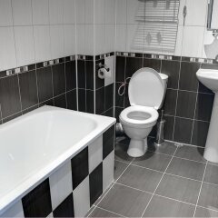Отель Neon Guest Rooms Болгария, Шумен - отзывы, цены и фото номеров - забронировать отель Neon Guest Rooms онлайн ванная фото 2