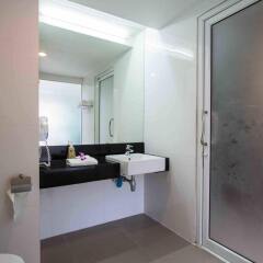Отель Baan Karon Resort ванная