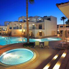Petrosana Hotel Apartments бассейн фото 6