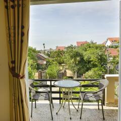 Отель Strawberry Garden Homestay балкон