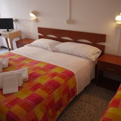 Hotel Hollywood Риччоне комната для гостей фото 2