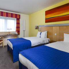 Отель Holiday Inn Express Edinburgh Royal Mile Великобритания, Эдинбург - 1 отзыв об отеле, цены и фото номеров - забронировать отель Holiday Inn Express Edinburgh Royal Mile онлайн комната для гостей фото 4