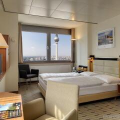 Отель Park Inn by Radisson Berlin Alexanderplatz комната для гостей фото 4