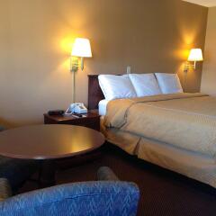 Отель Americas Best Value Inn Columbus West комната для гостей