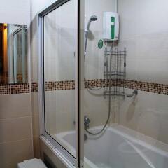 Апартаменты Wongamat Privacy By Good Luck Apartments Паттайя ванная