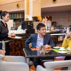 Отель St.Helen Shenzhen Bauhinia Hotel Китай, Шэньчжэнь - отзывы, цены и фото номеров - забронировать отель St.Helen Shenzhen Bauhinia Hotel онлайн гостиничный бар