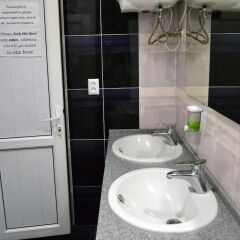 Отель Apple Hostel Bishkek Кыргызстан, Бишкек - отзывы, цены и фото номеров - забронировать отель Apple Hostel Bishkek онлайн ванная фото 2