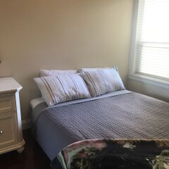 Отель Upper Deer Lake Family Duplex Suite Канада, Бурнаби - отзывы, цены и фото номеров - забронировать отель Upper Deer Lake Family Duplex Suite онлайн комната для гостей фото 3