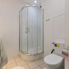 Гостиница MaxRealty24 UP-kvartal 4 в Москве отзывы, цены и фото номеров - забронировать гостиницу MaxRealty24 UP-kvartal 4 онлайн Москва ванная фото 2
