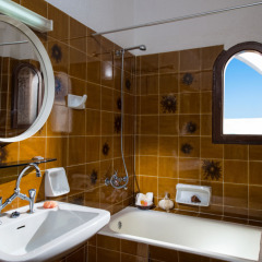 Hotel Malia Holidays ванная
