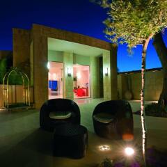 Отель Amathus Elite Suites