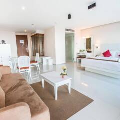 Отель Andaman Beach Suites Пхукет комната для гостей фото 4