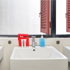 RedDoorz Hostel near Chinatown MRT Сингапур ванная фото 2