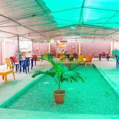 Отель Pinnacle Base Motel бассейн