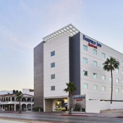 Отель Fairfield Inn by Marriott Los Cabos Мексика, Кабо-Сан-Лукас - отзывы, цены и фото номеров - забронировать отель Fairfield Inn by Marriott Los Cabos онлайн парковка