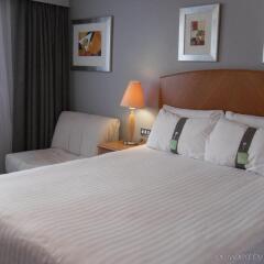 Отель Holiday Inn Manchester West Солфорд комната для гостей фото 4