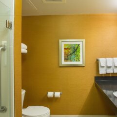 Отель Fairfield Inn & Suites by Marriott Columbus OSU США, Колумбус - отзывы, цены и фото номеров - забронировать отель Fairfield Inn & Suites by Marriott Columbus OSU онлайн ванная фото 2