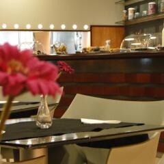 Отель Hostal Lami гостиничный бар
