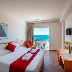 Отель Queen's Bay Hotel Кипр, Киссонерга - 1 отзыв об отеле, цены и фото номеров - забронировать отель Queen's Bay Hotel онлайн комната для гостей фото 4