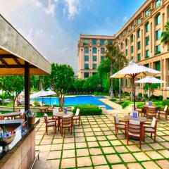 Отель The Grand New Delhi бассейн фото 2