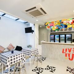 Liveitup Chitlom Hostel Бангкок интерьер отеля фото 2