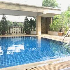 Отель 14 Place Sukhumvit Suites бассейн