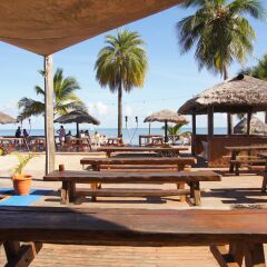 Smugglers Cove Beach Resort and Hotel пляж фото 2