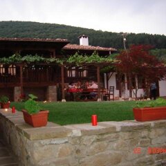Отель The House with the Vine Guest House Сливен фото 3