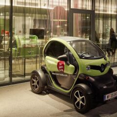 Отель Roomz Vienna Gasometer Вена городской автобус