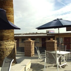 Отель Desert Hills Motel США, Лас-Вегас - отзывы, цены и фото номеров - забронировать отель Desert Hills Motel онлайн балкон