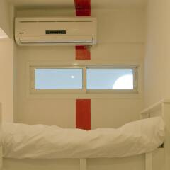 HQ hostel Silom сейф в номере