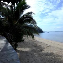 Отель Funky Fish Beach & Surf Resort пляж