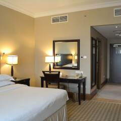 Sheraton Khalidiya Hotel сейф в номере