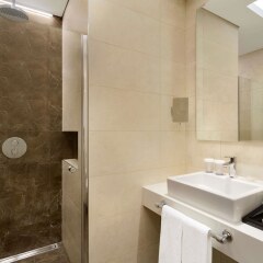 Отель Ramada Plaza Istanbul Asia Airport ванная фото 2