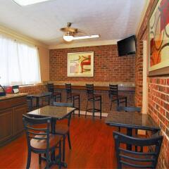 Отель Best Western Auburn/Opelika Inn США, Опелика - отзывы, цены и фото номеров - забронировать отель Best Western Auburn/Opelika Inn онлайн гостиничный бар